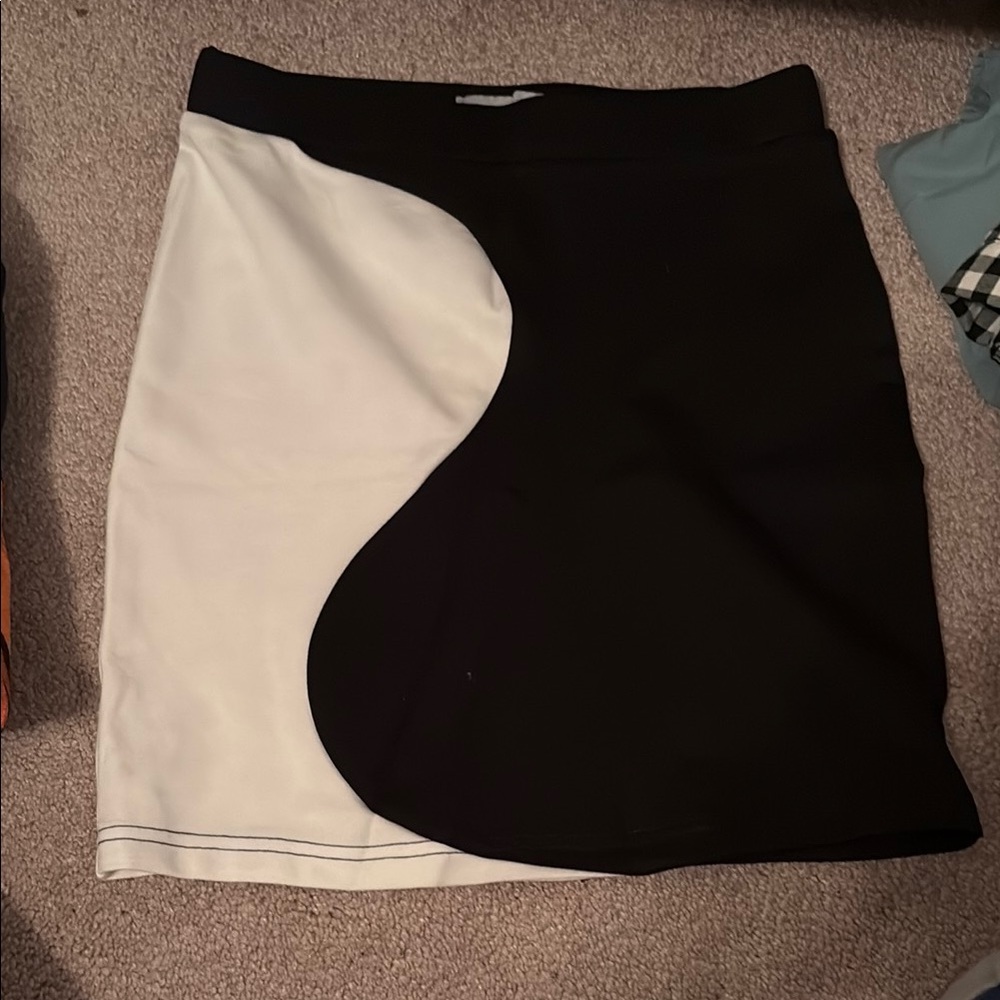 Stylish Black and White Women's Skirt